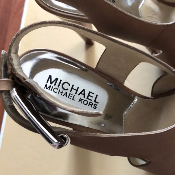 Michael Kors heels - Picture 2 of 7